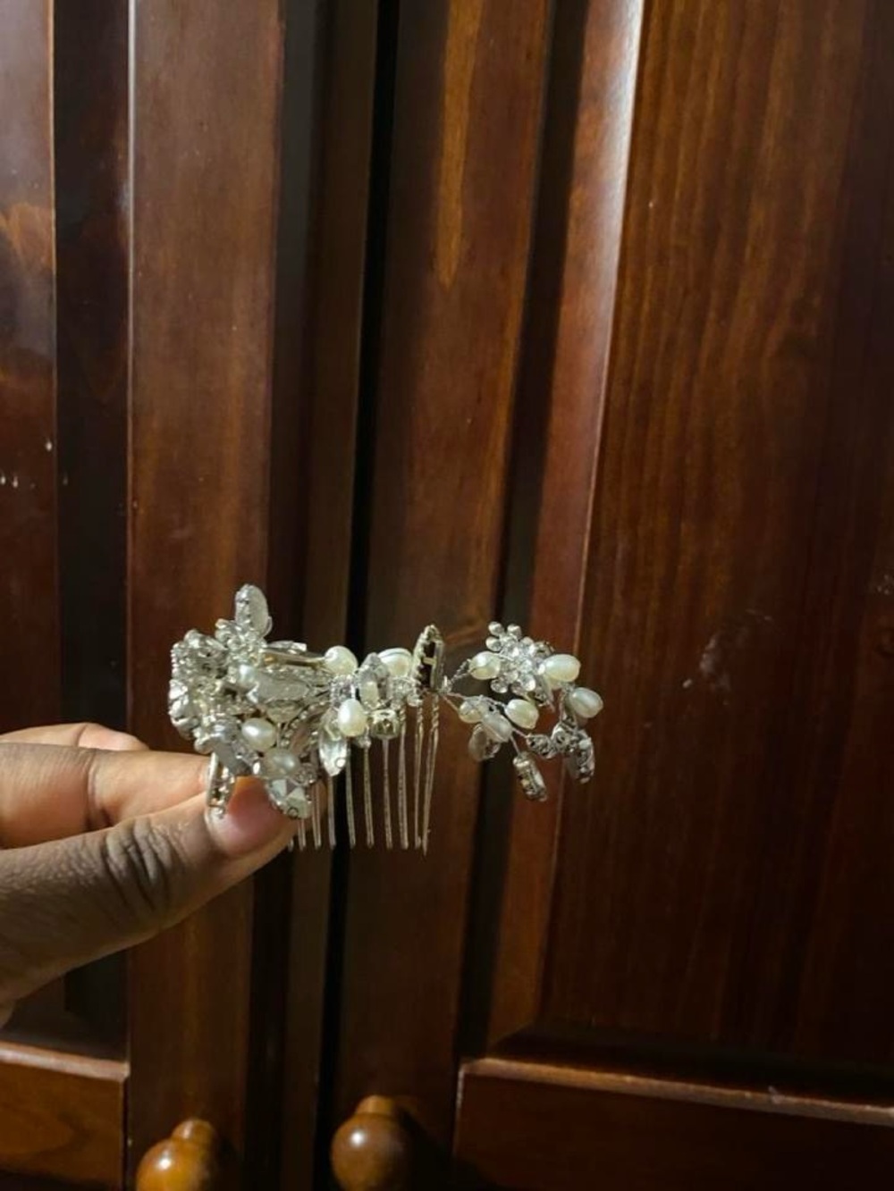 Amazon Essentials Silver Crystal & Pearl Floral Hair Comb